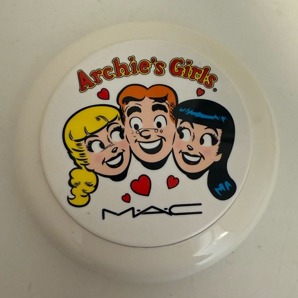 MAC Cosmetics Archie’s Girls Flatter Me Pearlmatte Face Powder New - Picture 2 of 6